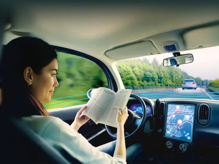 Guida Autonoma: Allianz prevede il 50% di incidenti in meno entro il 2060 e propone una \"patente europea\" per i veicoli