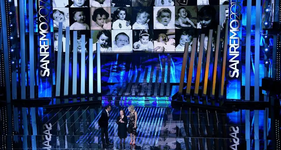 L’ostetrica dei record che ha fatto nascere 8.000 bambini