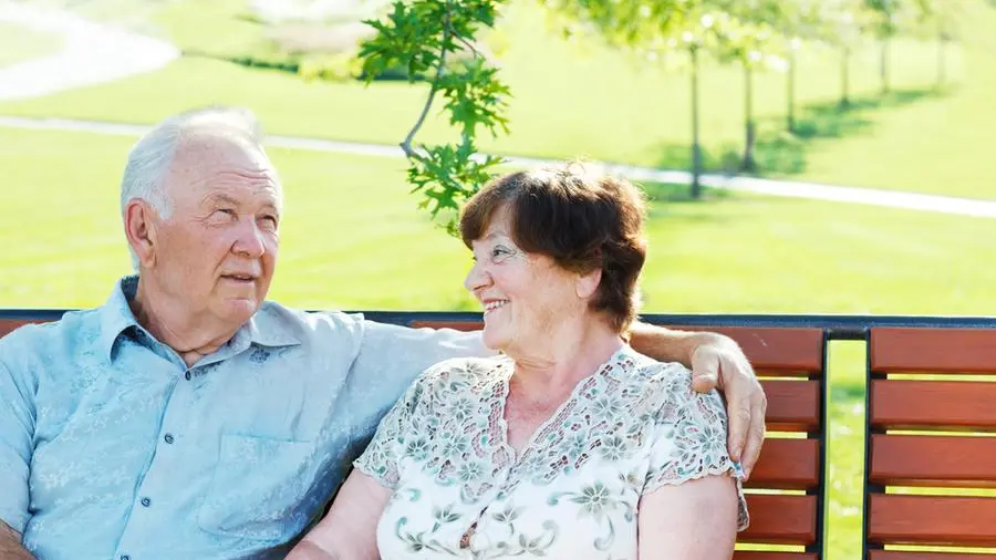 L’estate insieme a una persona con demenza: il decalogo della Federazione Alzheimer per le famiglie