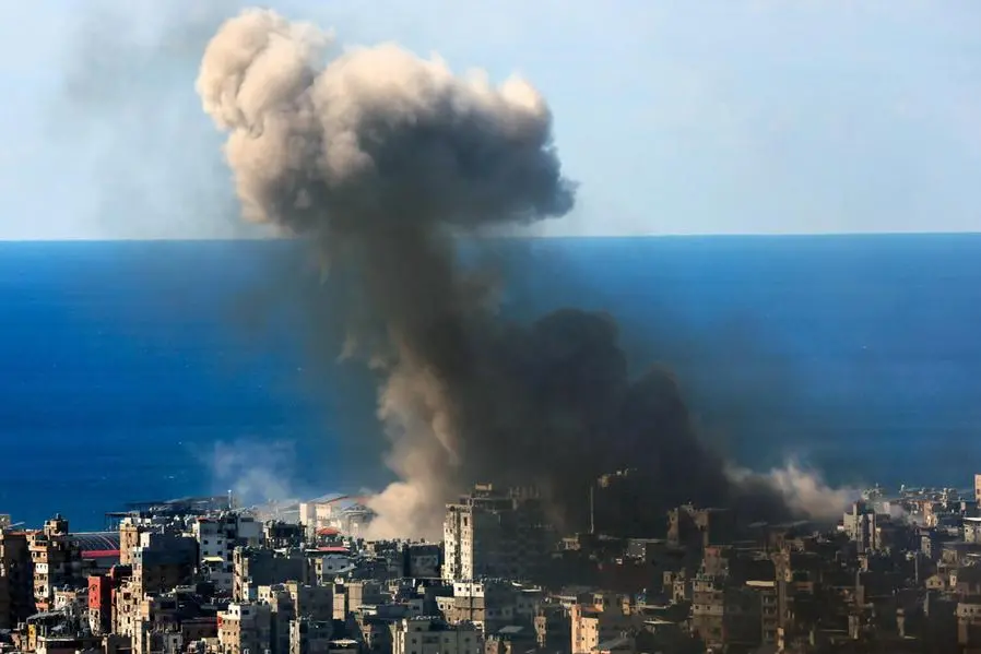 Un attacco aereo israeliano colpisce il quartiere di Dahiyeh, nella zona sud di Beirut, Libano, 9 marzo 2026. L\\'esercito israeliano ha dichiarato di star conducendo attacchi in tutto il Paese, prendendo di mira le infrastrutture e il personale di Hezbollah. Secondo il Ministero della Salute Pubblica libanese, almeno 394 persone sono state uccise e altre 1.160 ferite in attacchi aerei nei sobborghi meridionali di Beirut e nei villaggi del Libano meridionale dall\\'inizio delle nuove ostilit\\u00E0. , ANSA/EPA/WAEL HAMZEH