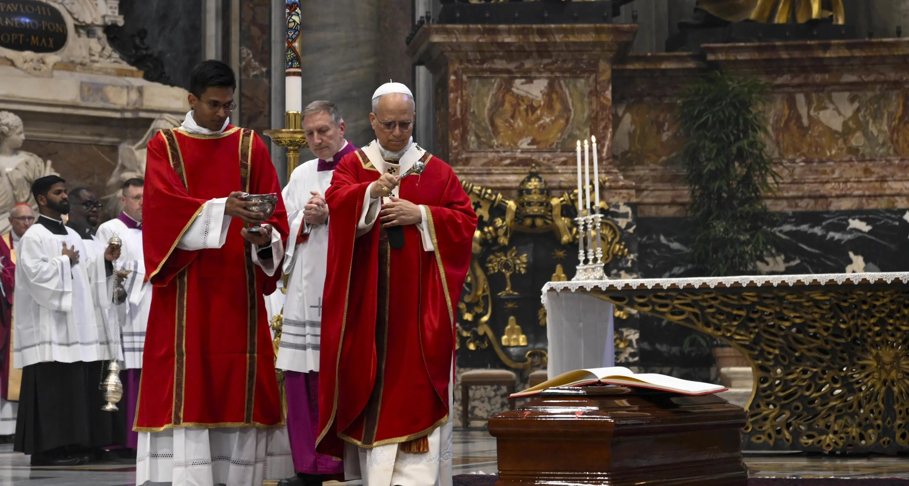 ore 16,30 - Diretta streaming, il Papa celebra i funerali del cardinale Ruini