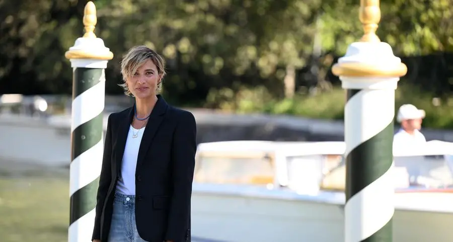 Chi è Anna Foglietta, l’attrice che debutta alla regia con un film sul “nido vuoto” in concorso a Venezia