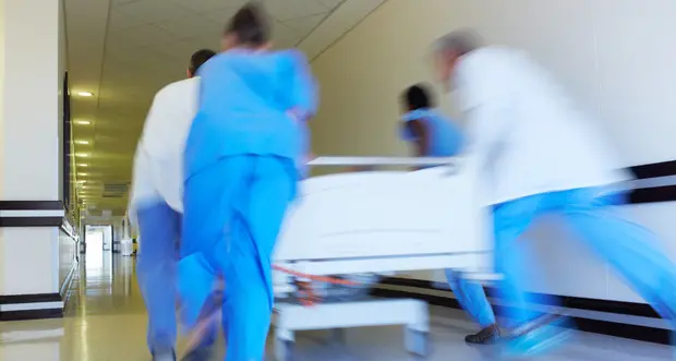 Più medici sulla carta, meno medici negli ospedali: il paradosso della sanità italiana, spiegato