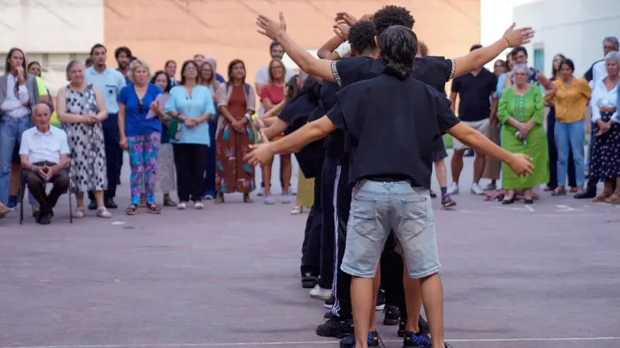 Famiglia Cristiana ha assistito allo spettacolo dei detenuti del carcere minorile Beccaria nel cortile dell'ora d'aria grazie al progetto di BAM  e Fondazione Catella