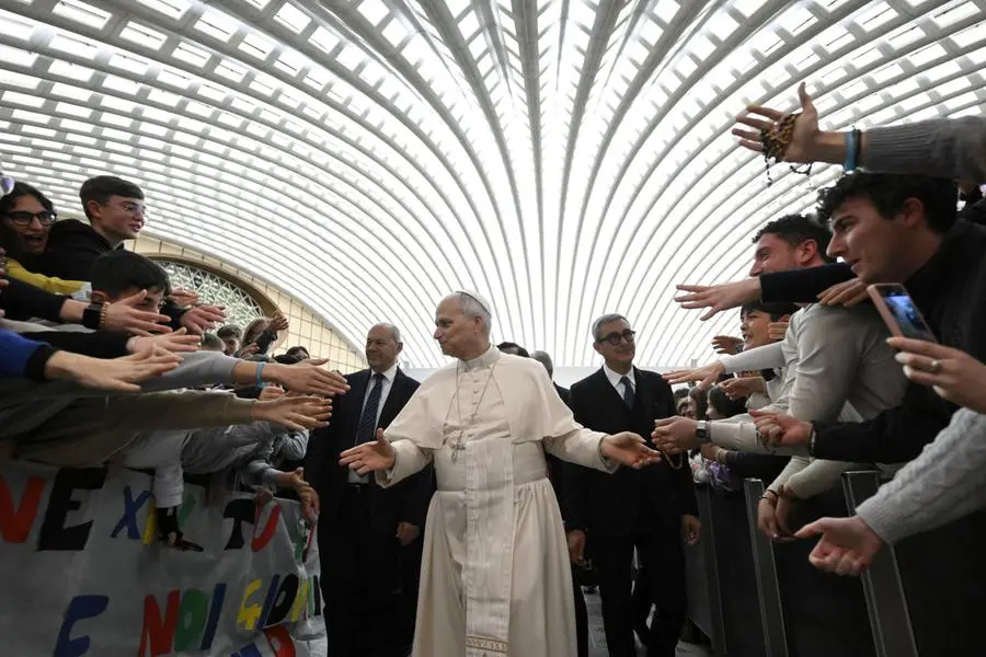 Il Papa durante l\\'incontro con i giovani , EPA