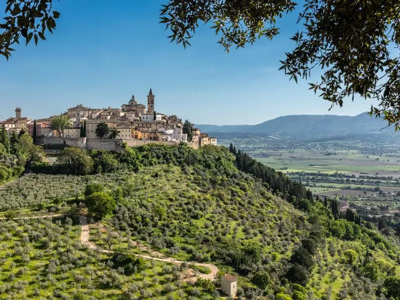 Sulla via di Francesco, per farsi avvolgere da “sorella natura”