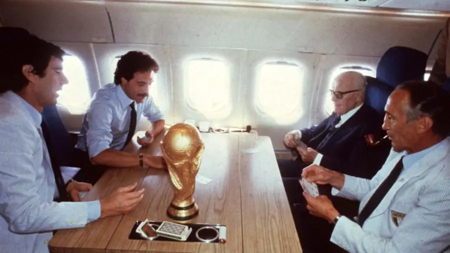 Quella volta che in aereo Zoff fece arrabbiare Pertini battendolo a scopone