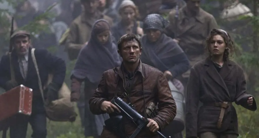 Stasera in Tv “Defiance – I giorni del coraggio”: la vera storia dei partigiani che salvarono più di mille ebrei