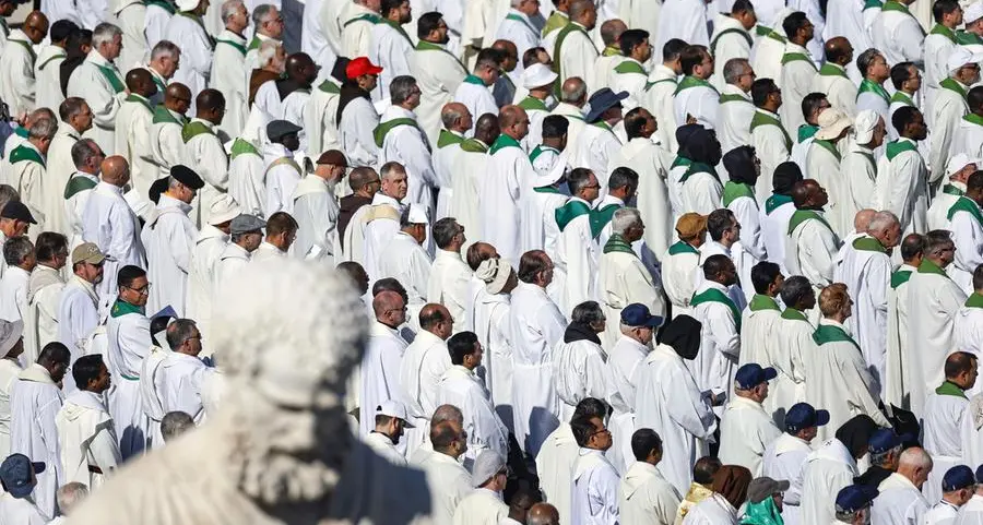 Il Papa ai preti: «Usate i social con sobrietà. Conta il Vangelo, non l’esposizione di sé»