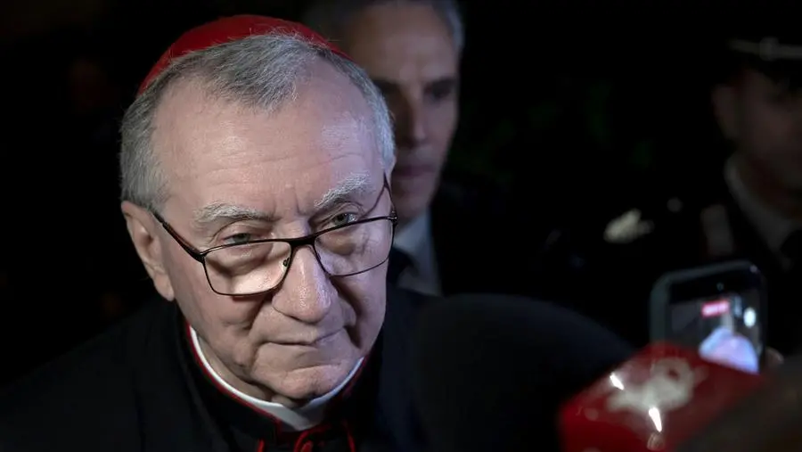 Parolin e il conflitto in Medio Oriente: «La forza del diritto prevale sul diritto della forza. Con le guerre preventive s’incendia il mondo»
