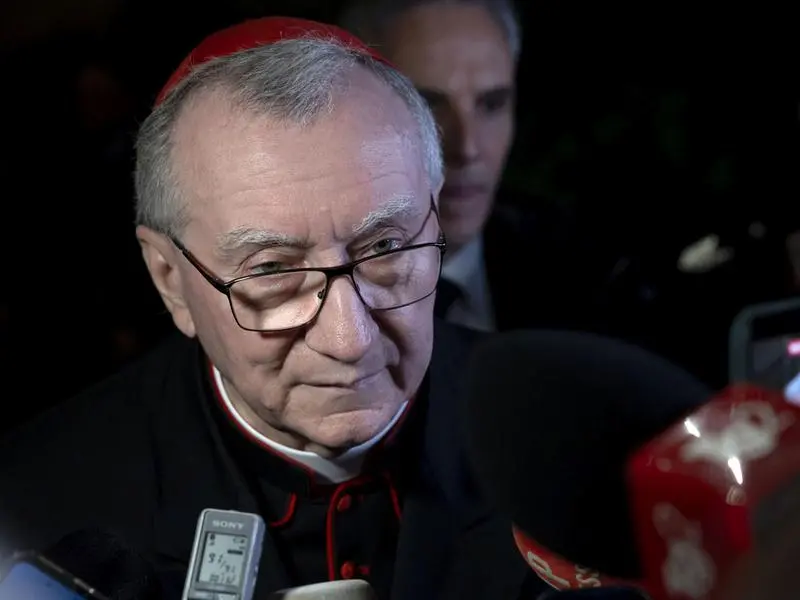 Parolin e il conflitto in Medio Oriente: «La forza del diritto prevale sul diritto della forza. Con le guerre preventive s’incendia il mondo»