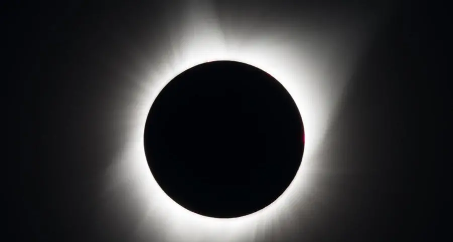 Eclissi solare, sarà buio in Italia? E come godersela senza rischi? L'esperto Luigi Bignami spiega cosa vedremo davvero