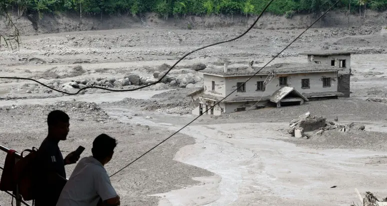 L’Himalaya che si scioglie e uccide: un anno dopo, la stessa tragedia