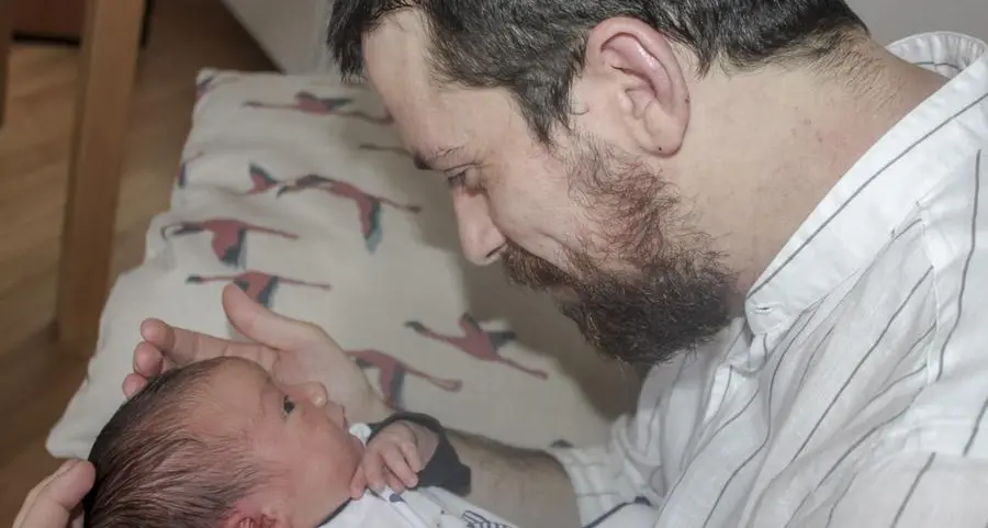 L’appello di Alleanza per l’infanzia: «La cura dei bambini è una responsabilità e un piacere di entrambi i genitori»