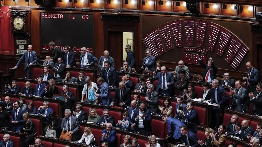 E arrivò la notte dei franchi tiratori: il governo Meloni cade nella trappola del voto segreto