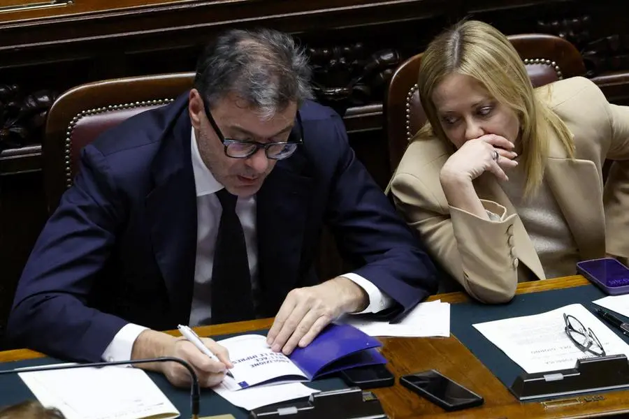 La premier Giorgia Meloni con il ministro dell\\'Economia Giorgetti alla Camera dei deputati , ANSA