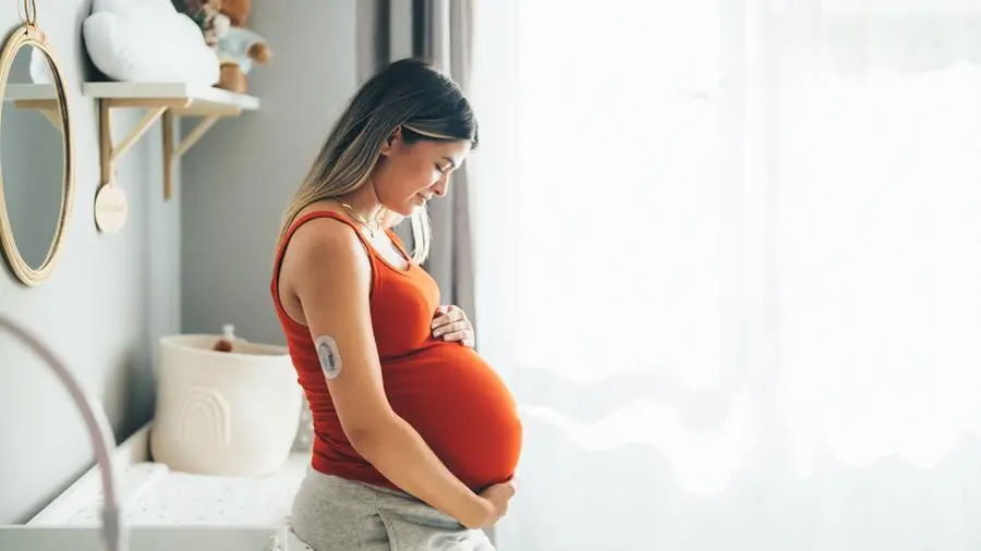 Parto in casa: come funziona, cosa prevede la legge e perché è in (lieve) crescita