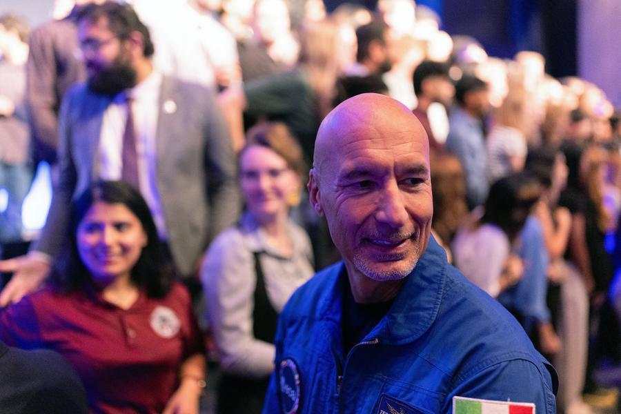 Luca Parmitano on the Moon with Artemis III: «My launch base is Italy, the ramp is Europe» Luca Parmitano on the Moon with Artemis III: «My launch base is Italy, the ramp is Europe»