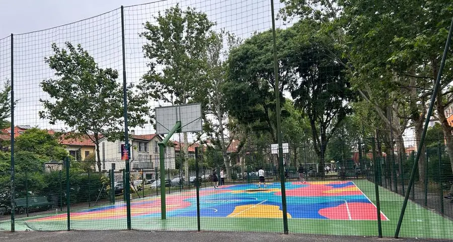 Alessandro e i girasoli strappati: un nuovo campo da basket in via Dezza