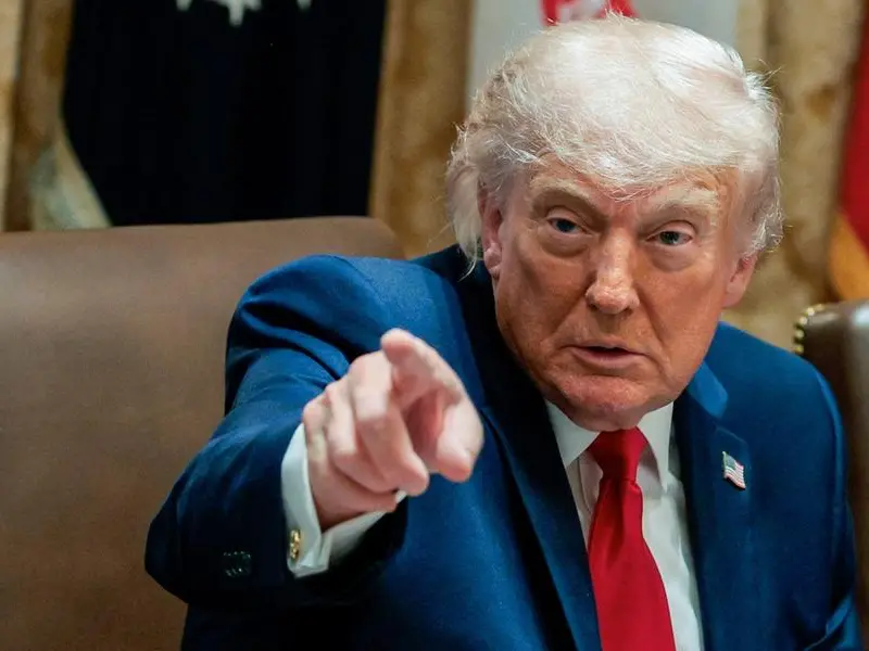 Iran. Trump rallenta le trattative e torna ad attaccare il Papa