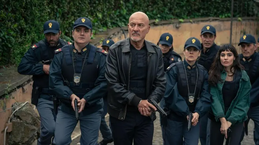 Intervista a Claudio Bisio protagonista, nei panni del commissario Vasco Benassi, della nuova serie tv su Rai 1 \"Uno sbirro in Appeninno\"