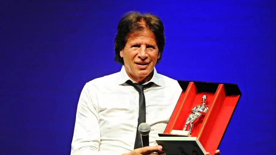 Addio a Sandro Giacobbe, la voce gentile che ha cantato l’amore e il coraggio