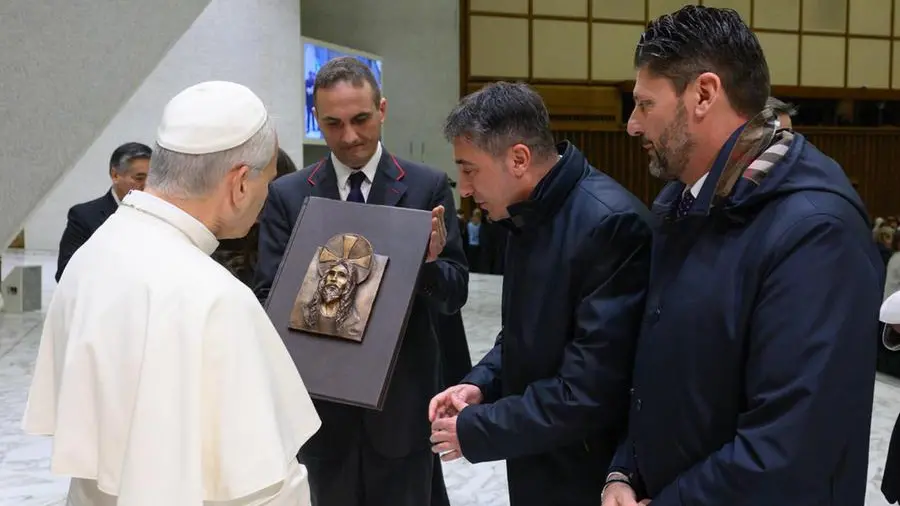 “Excelsis”, il volume d’arte donato al Papa nel segno della fede e della creatività del Sud Italia