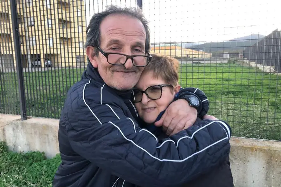 Beniamino Zuncheddu dopo essere stato scarcerato con la sua famiglia a Cagliari il 25 novembre 2023 , ANSA