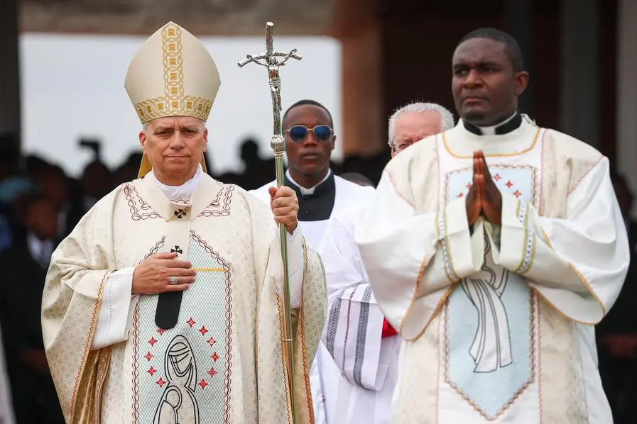 Papa Leoine XIV arriva alla funzione religiosa all\\'aeroporto di Yaound\\u00E9-Ville. , REUTERS