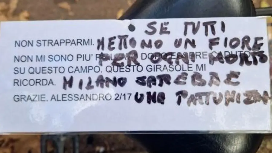 I fiori per Alessandro e l’odioso gesto di chi li strappa e deride la sua mamma