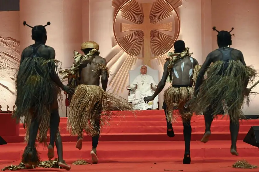 Papa Leone durante l\\u2019incontro con i giovani e le famiglie nello stadio di Bata, nella Guinea Equatoriale , ANSA