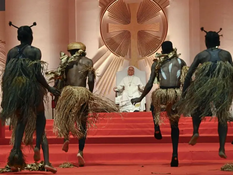 Il Papa ai giovani della Guinea: «Non scegliete scorciatoie, il futuro è vostro»