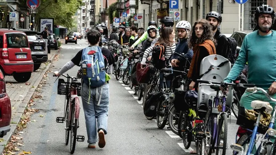 La ciclabile umana di Torino e la lezione di civiltà che nasce dal dolore per il piccolo Nicolò