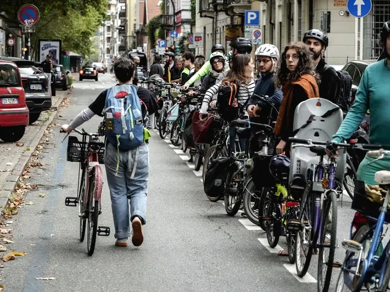 La ciclabile umana di Torino e la lezione di civiltà che nasce dal dolore per il piccolo Nicolò