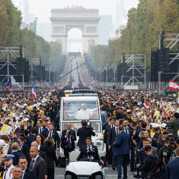 Papa Leone “conquista” Parigi