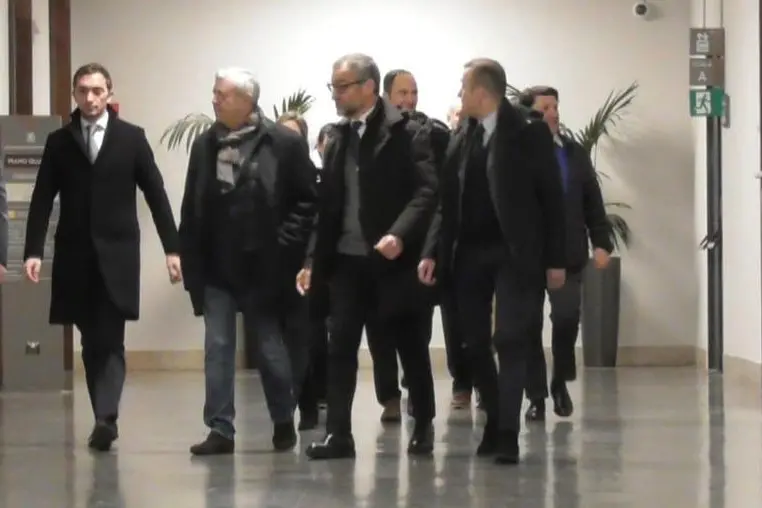 Il procuratore federale belga Frederic Van Leeuw e il giudice istruttore Michel Claise, titolare dell'indagine sul Qatargate, sono arrivati in procura a Milano per incontrare i vertici dell'ufficio e gli ufficiali della Gdf, 25 gennaio 2023. ANSA/ GDF +++ ANSA PROVIDES ACCESS TO THIS HANDOUT PHOTO TO BE USED SOLELY TO ILLUSTRATE NEWS REPORTING OR COMMENTARY ON THE FACTS OR EVENTS DEPICTED IN THIS IMAGE; NO ARCHIVING; NO LICENSING +++ NPK +++