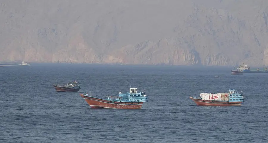 Lo Stretto di Hormuz di nuovo chiuso: ancora alta tensione, gli accordi Usa-Iran in salita