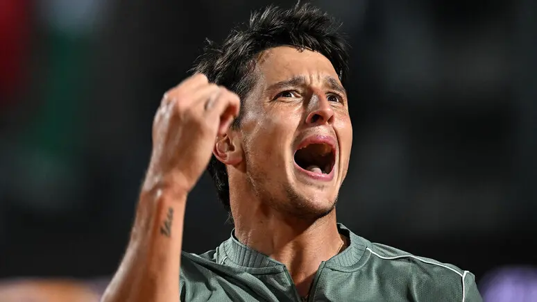 Da Villa Gesell ai marmi del Foro Italico: chi è Luciano Darderi, il nuovo eroe del tennis italiano