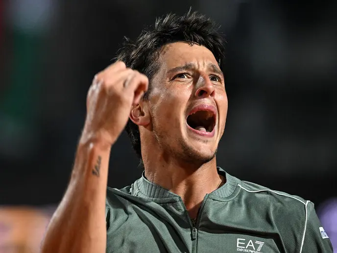 Da Villa Gesell ai marmi del Foro Italico: chi è Luciano Darderi, il nuovo eroe del tennis italiano