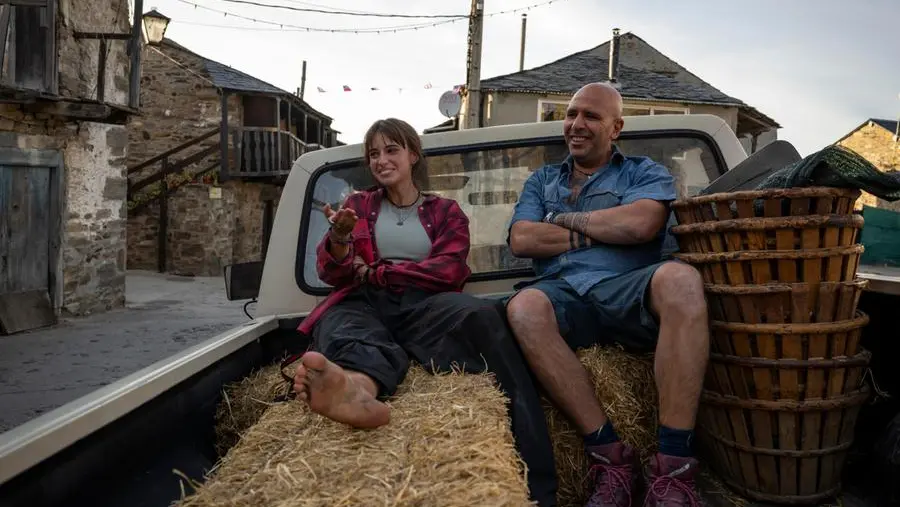 Buen Camino di Checco Zalone non è un capolavoro ma funziona: fa riflettere, è pop e riempie le sale (a rischio chiusura)