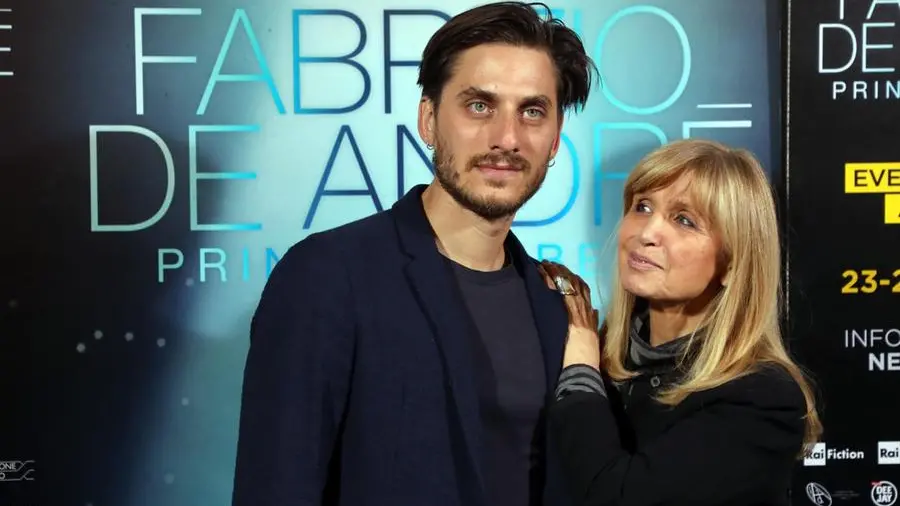 Questa di Fabrizio è la storia vera: in Tv nel giorno del compleanno la vita di De André