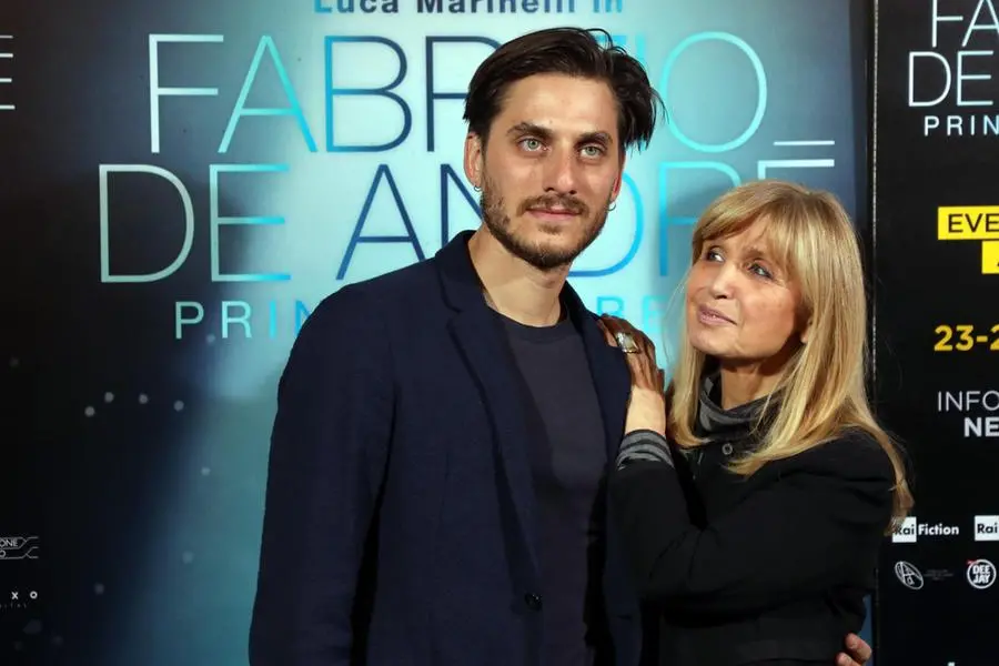 Da sinistra, Luca Marinelli protagonista di Fabrizio De Andr\\u00E9-Principe libero con Dori Ghezzi , ANSA