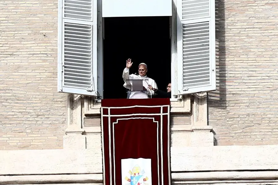 Pope Leo XIV gestures as he leads the Angelus prayer from the window of the Apostolic Palace at the Vatican, December 21, 2025. REUTERS/Yara Nardi , REUTERS