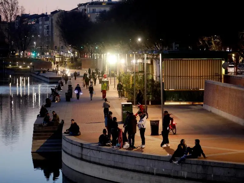 Violenza a Milano, il prof scrittore spiega la rabbia dei giovani e il vuoto educativo che la alimenta
