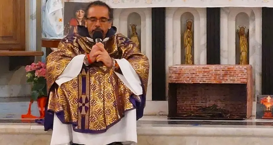 Don Roberto Fiscer lascia la parrocchia per guidare il nuovo progetto social della diocesi di Genova