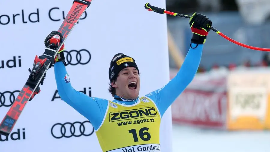 Giovanni Franzoni, il primo podio in Coppa, la sua dedica con le dita al cielo commuove lo sci