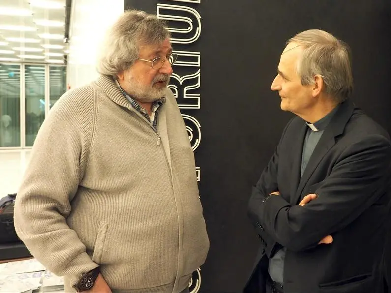 Guccini e il cardinale Zuppi: «Se fosse diventato Papa ci saremmo persi di vista come amici. Non ha mai tentato di convertirmi»