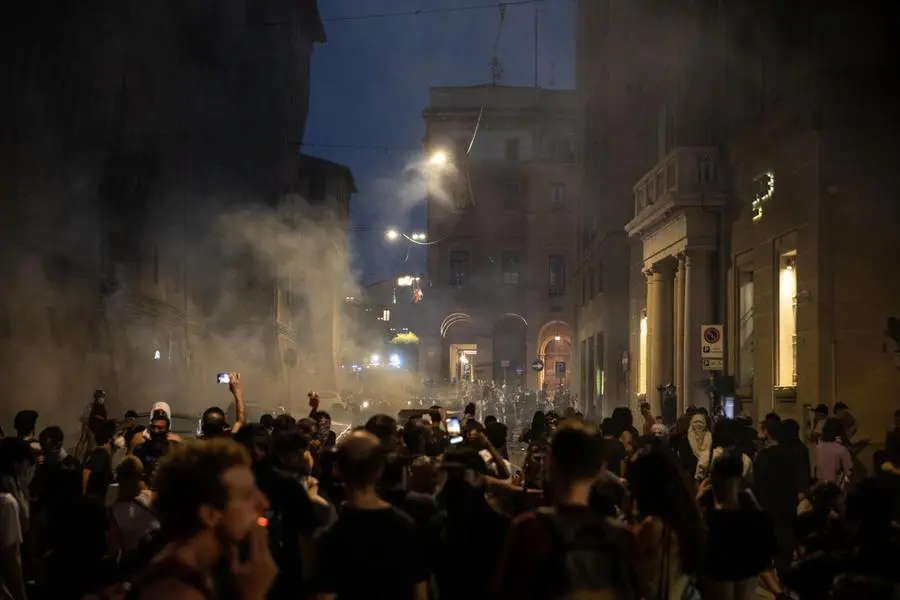Un momento degli scontri durante la manifestazione di solidariet\\u00E0 ad Abderrahim Fakir. , ANSA