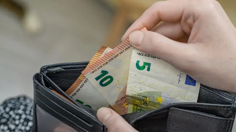 Violenza economica, Differenza Donna: «Riconoscerla è un passo avanti nella libertà delle donne»