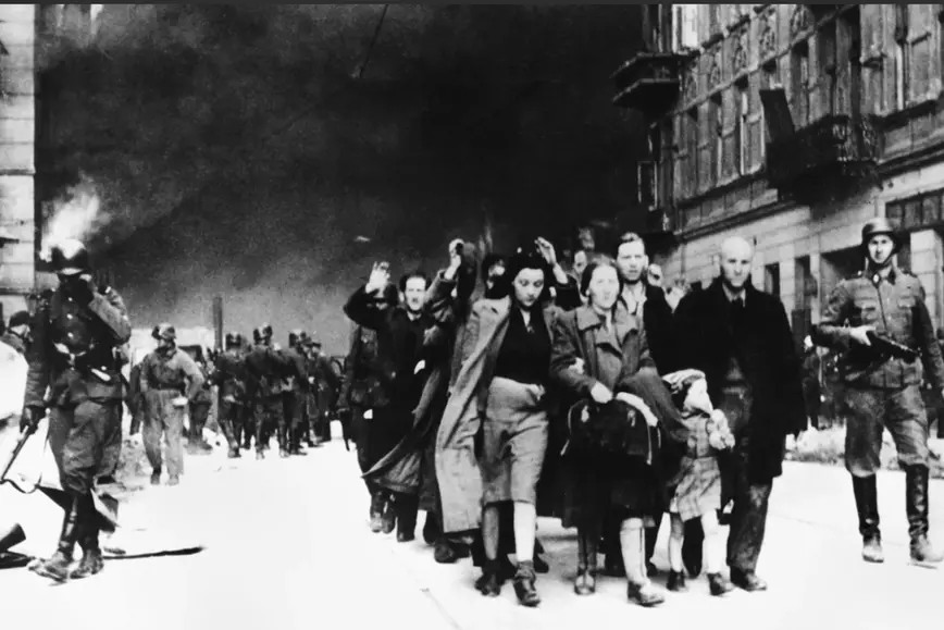 Un gruppo di ebrei deportati dal Ghetto di Varsavia nell\\'aprile 1943. , Ap